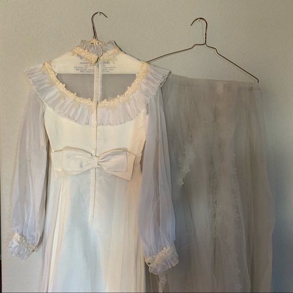 Vintage Wedding Dress w/extra long Lace Tule Cathedral Veil UNION MADE - Picture 10 of 14